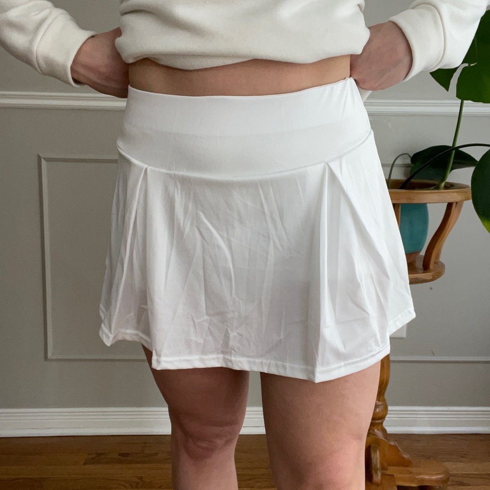 White tennis skirt - Picture 1 of 9
